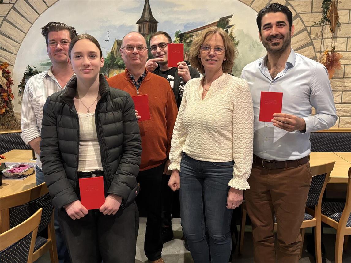 Die neuen Mitglieder und die Vorsitzenden des Emmericher SPD-Ortsvereins: (v. l.) Alexander Armasow, Ashley Köppen, Arndt Jansen, Mirko Wendering, Meike Schnake-Rupp und Aziz Hebbo. Foto: privat