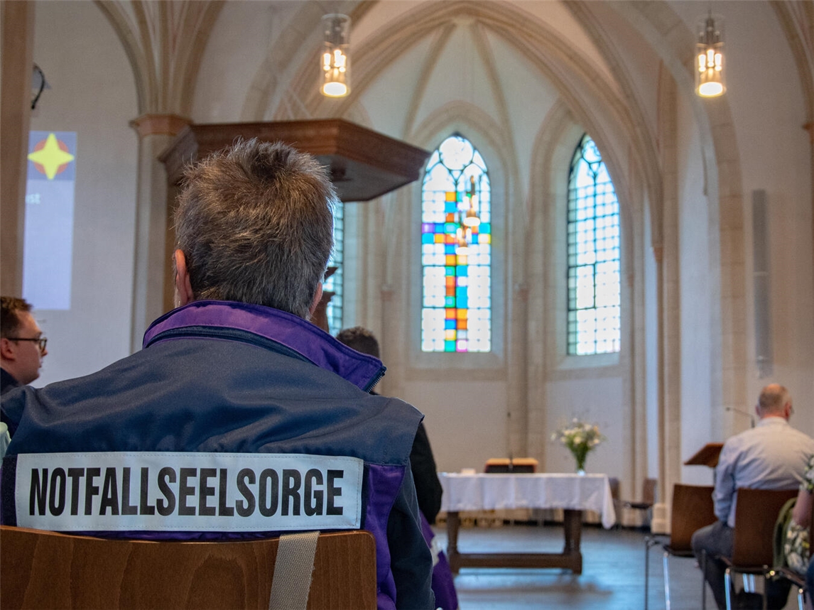 Die Notfallseelsorge ist ökumenisch aufgestellt. Die Religionszugehörigkeit der Betroffenen spielt im Einsatz jedoch keine Rolle, die Seelsorger stehen allen Menschen zur Verfügung. Foto: Bischöfliche Pressestelle / Christian Breuer