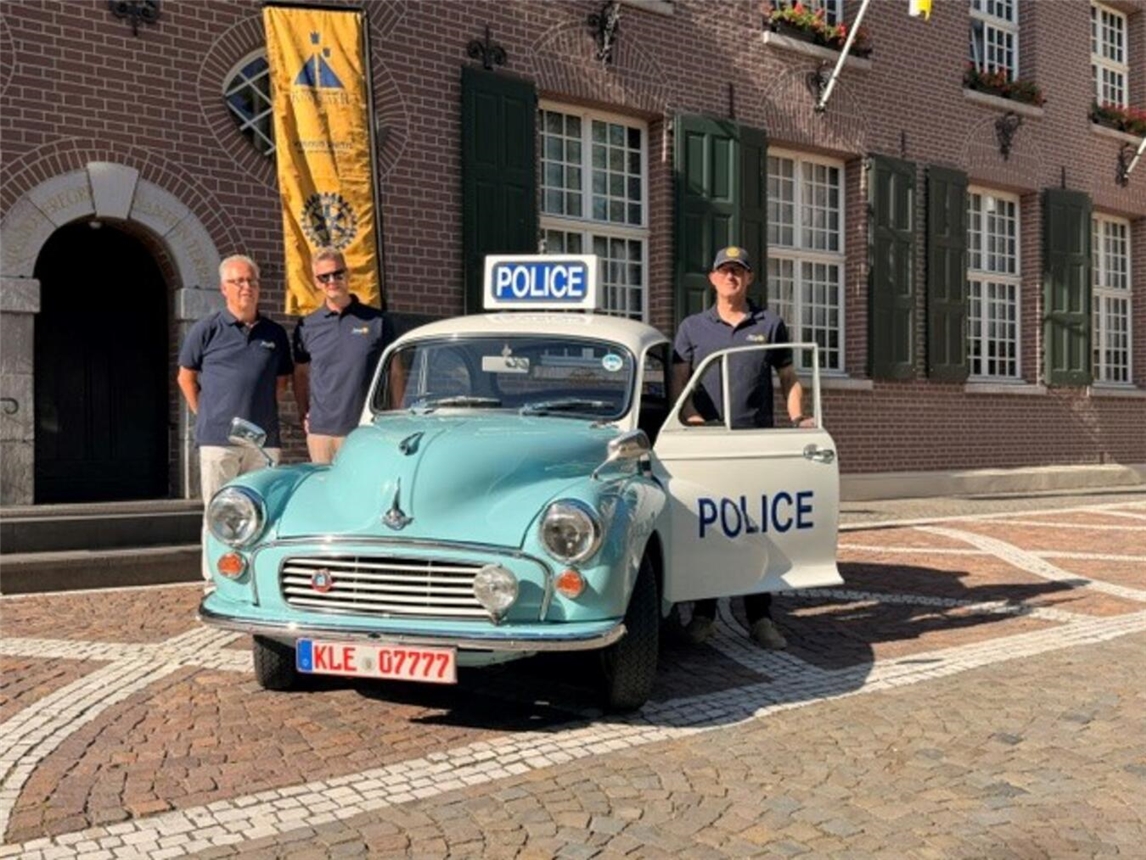 Organisatoren der Rotary Car Classic Rallye vor Priesterhaus Kevelaer, v.l.n.r.: Bernd Pool, Johannes Camp, Thomas Prinz; Oldtimer-Event.