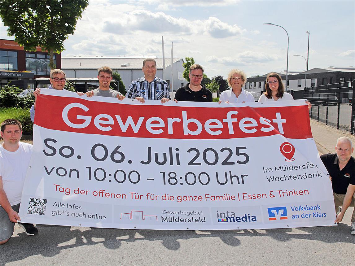 Die Organisatoren des ersten Gewerbefestes in Wachtendonk, freuen sich als Vertreter der teilnehmenden Unternehmen auf einen Tag voller Spaß und einer Menge Besucher. NN-Foto: Theo Leie