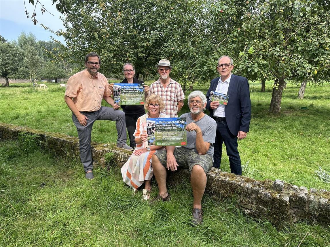 Die Organisatoren, Sponsoren und Kulturschaffenden freuen sich auf ein schönes Wochenende im Dominikaner Bongert in Kalkar. NN-Foto: SP