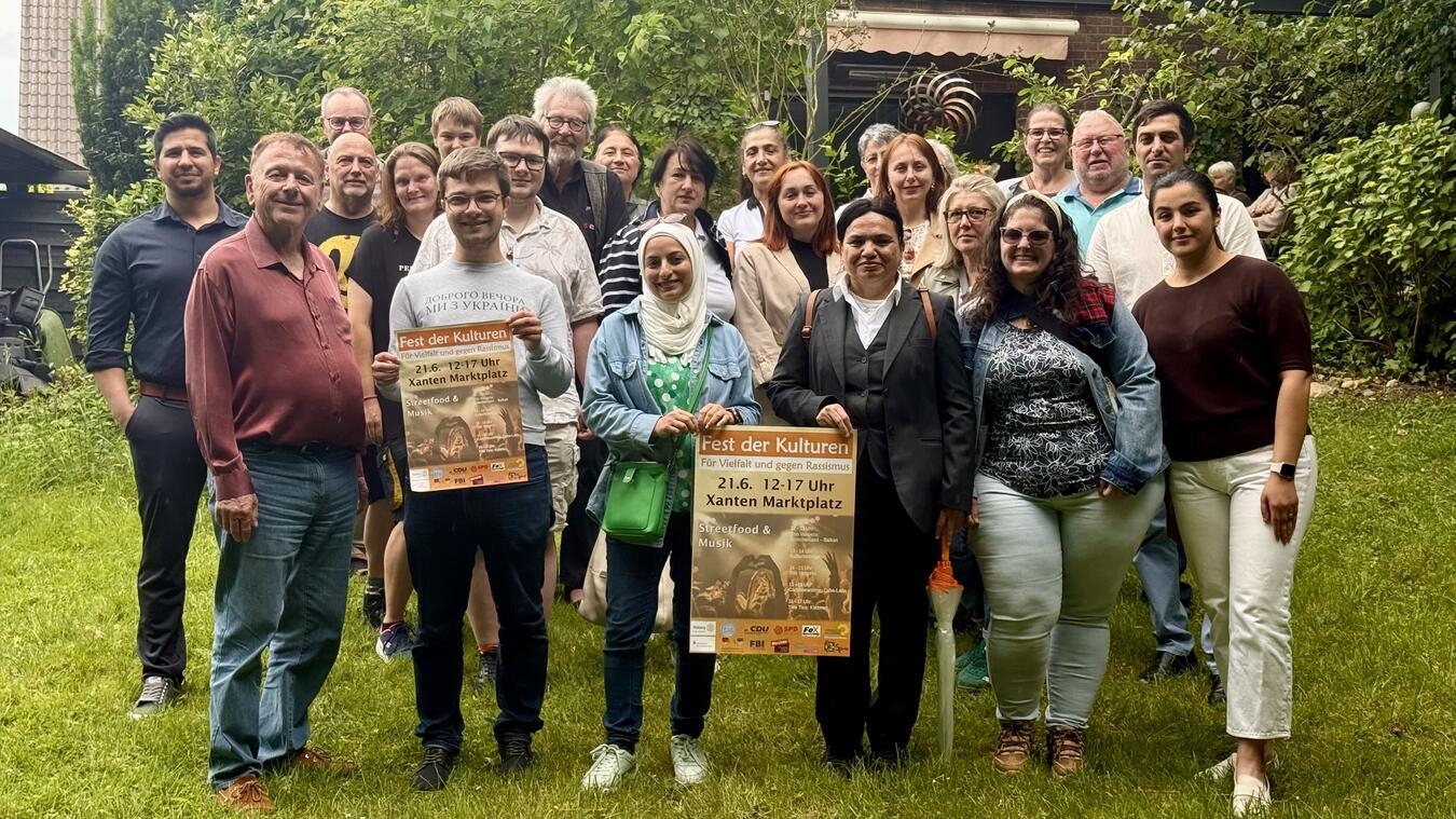 Die Organisatoren und Mitwirkenden laden zum "Fest der Kulturen" am 21. Juni auf den Xantener Marktplatz ein. NN-Foto: SP