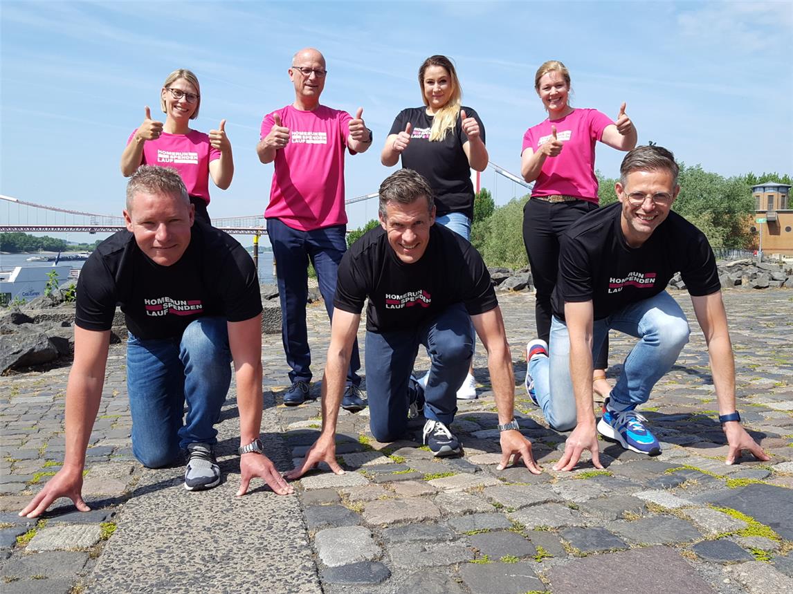 Die Organisatoren und Veranstalter des Homerun 2022 in Emmerich: (hinten v. l.) Sara Kreipe, Peter Hinze, Ota Wennekers, Verena van Niersen; (vorne v. l.) Jörg Bujar, Sascha Tück und Simon Berntsen. NN-Foto: MB