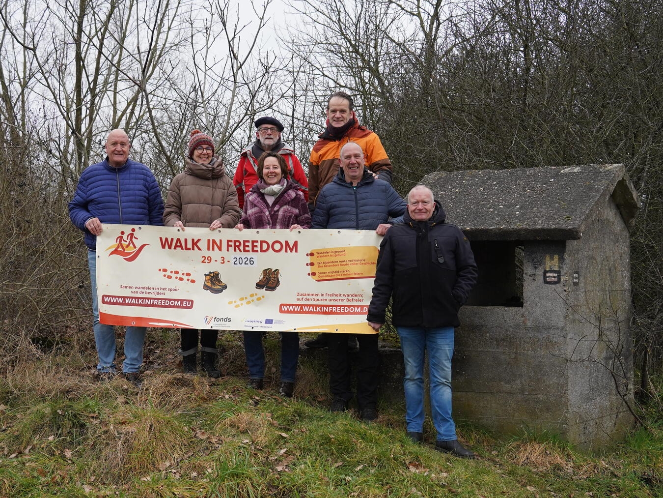 Die Organisatoren von Walk in Freedom am Luftschutzbunker. Foto: Frank Vinkenvleugel