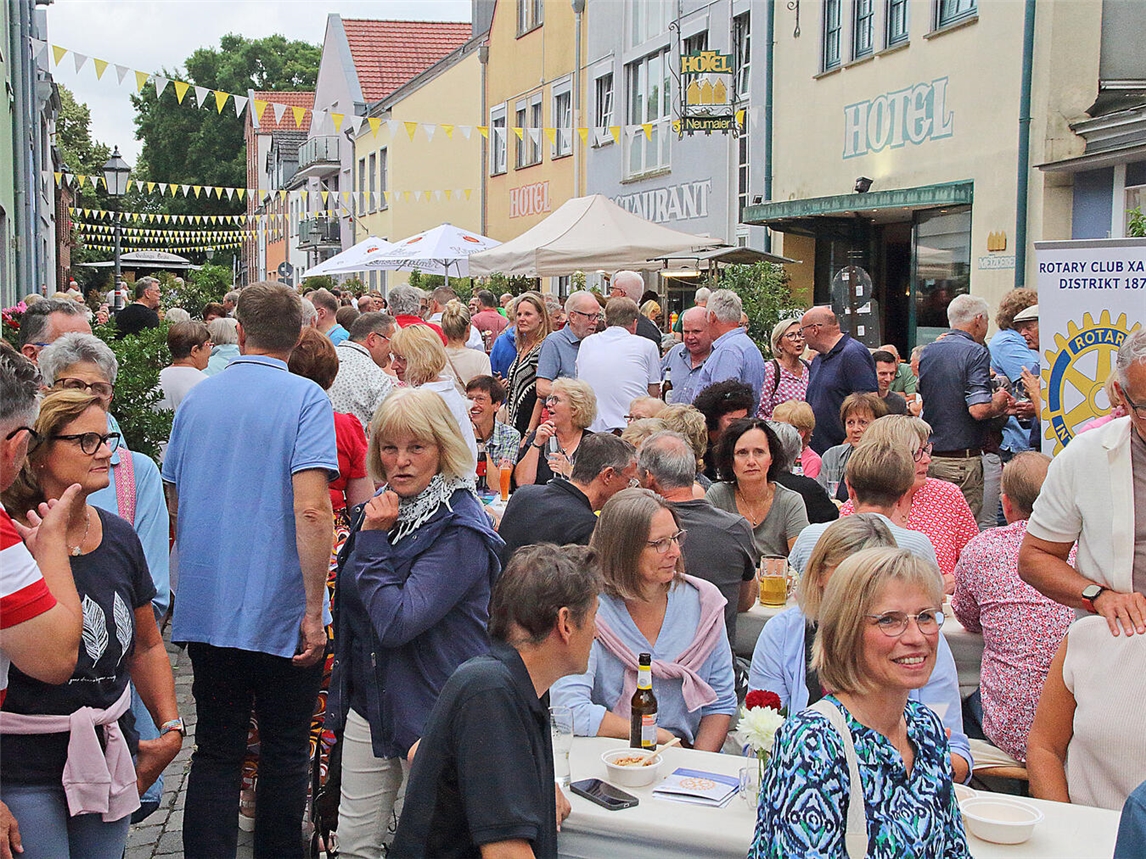 Die Orkstraße war bei der Mittsommernacht im vergangenen Jahr gut besucht. NN-Archivfoto: Theo Leie