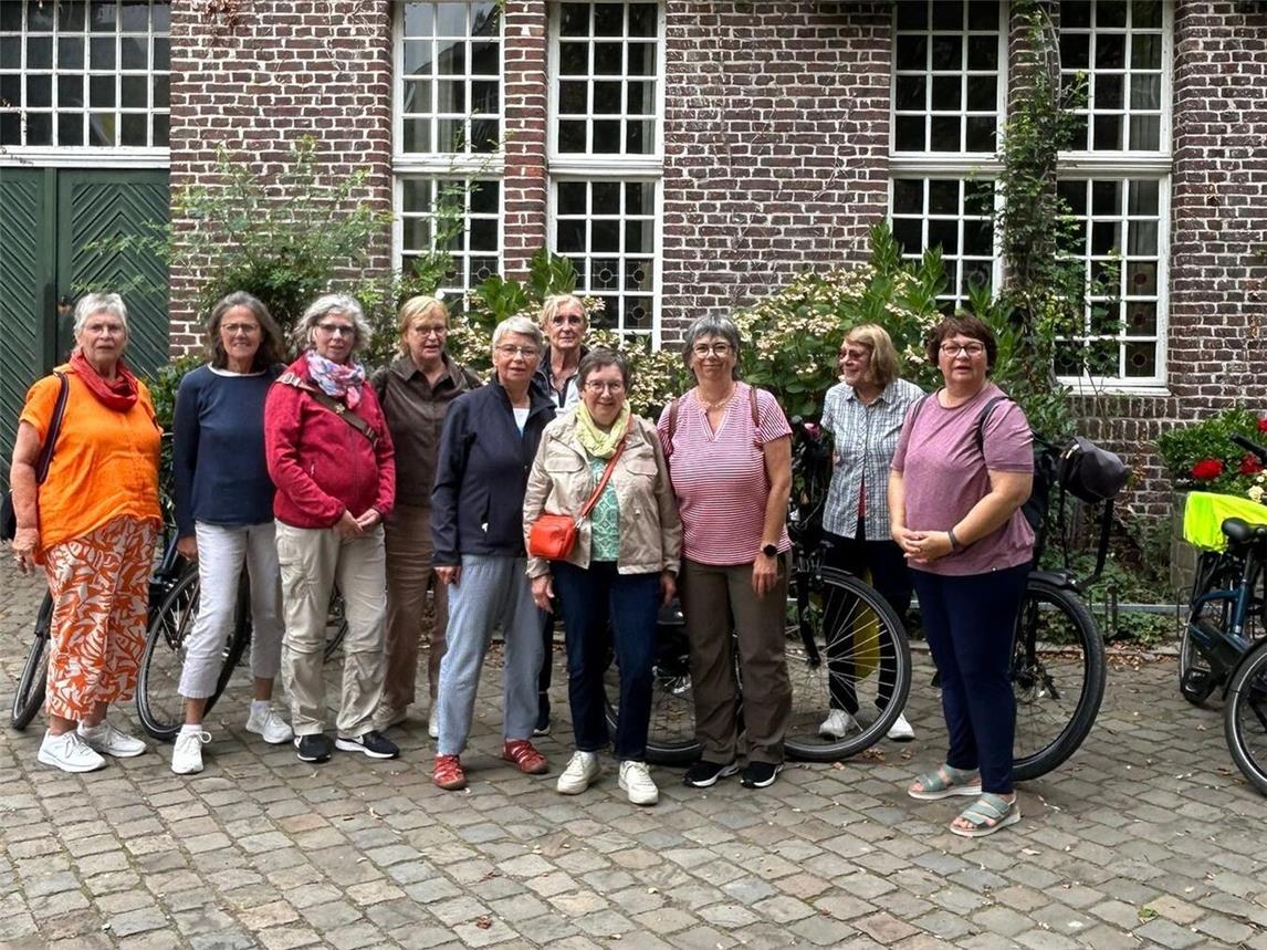 Die Pfalzdorfer Landfrauen unternahmen einen gemeinsamen Fahrrad-Ausflug. Foto: Landfrauen