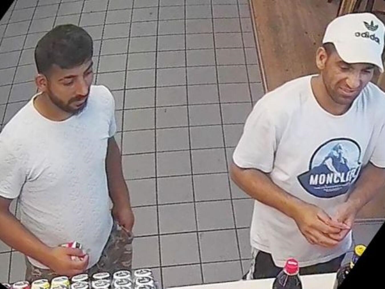 Die Polizei bittet um Hinweise zur Identität dieser Männer.Foto: Polizei