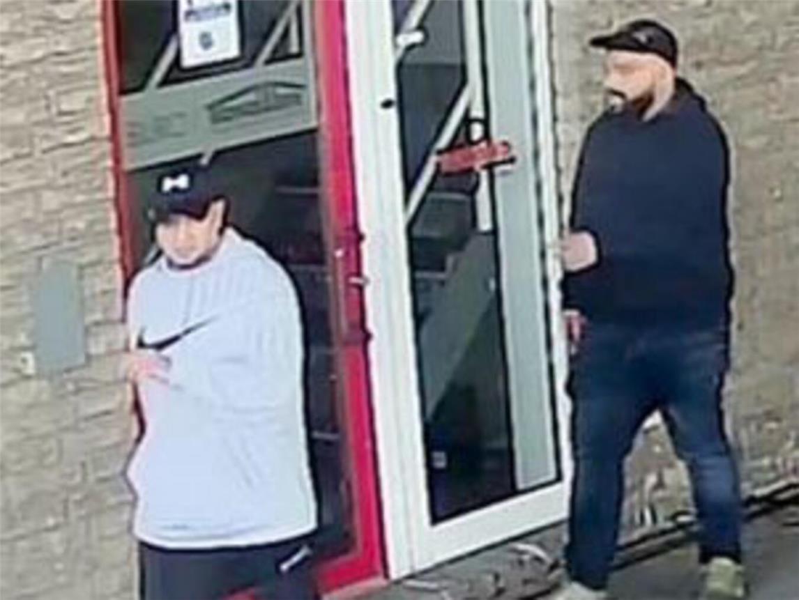Die Polizei bittet um Hinweise zur Identität dieser Männer.Foto: Polizei