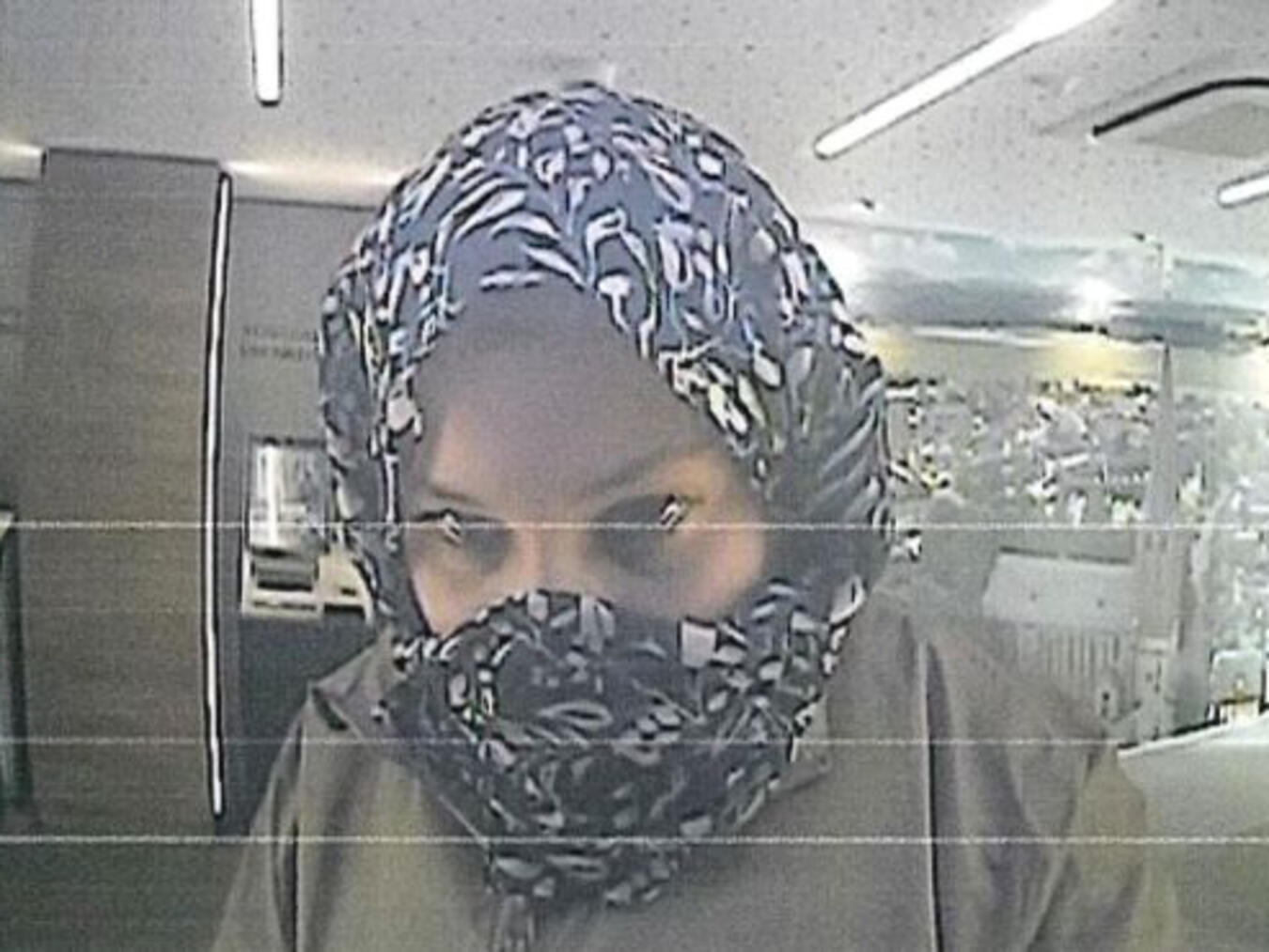 Öffentlichkeitsfahndung nach Diebstahl Die Polizei bittet um Hinweise zur Identität dieser Frau.