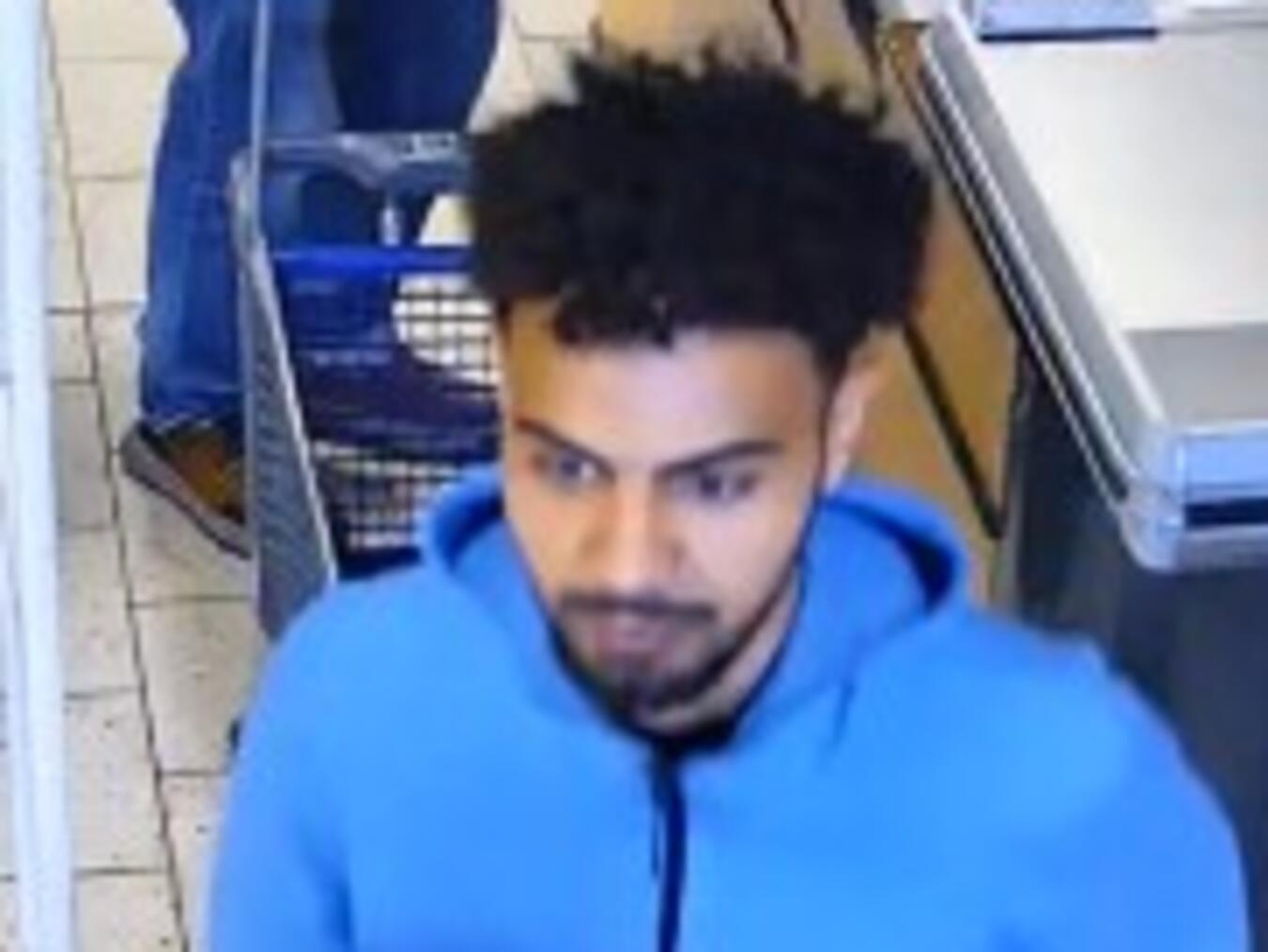 Die Polizei sucht diesen Mann nach einem Betrug am Telefon.Foto: KPB Kleve