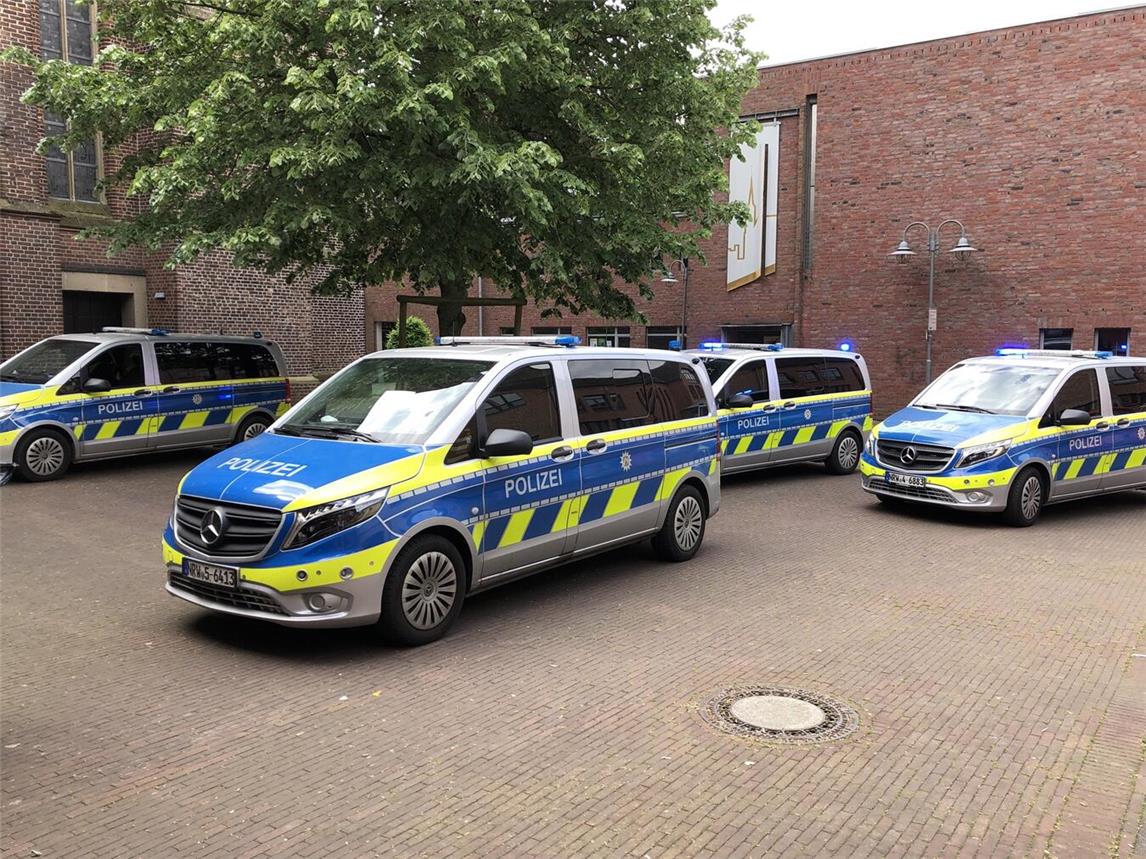 Die Polizei war am Einsatztag mit einem Großaufgebot in Geldern vor Ort. Foto: Willi Teloo