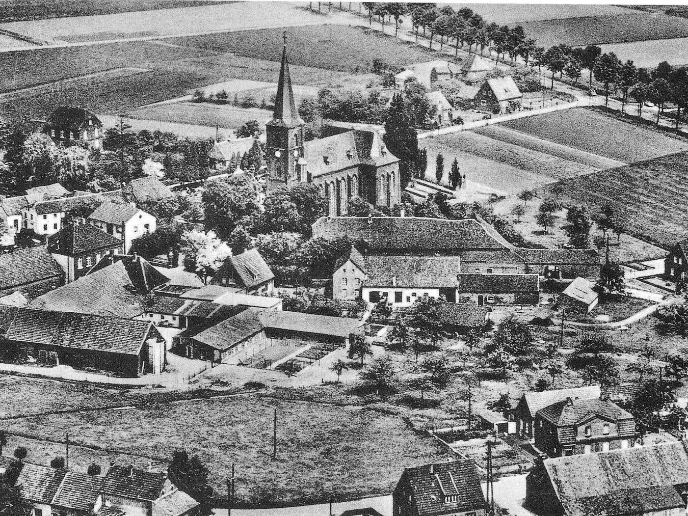 Die Ponter Pfarrkirche in einer Luftaufnahme von 1930. Foto: privat