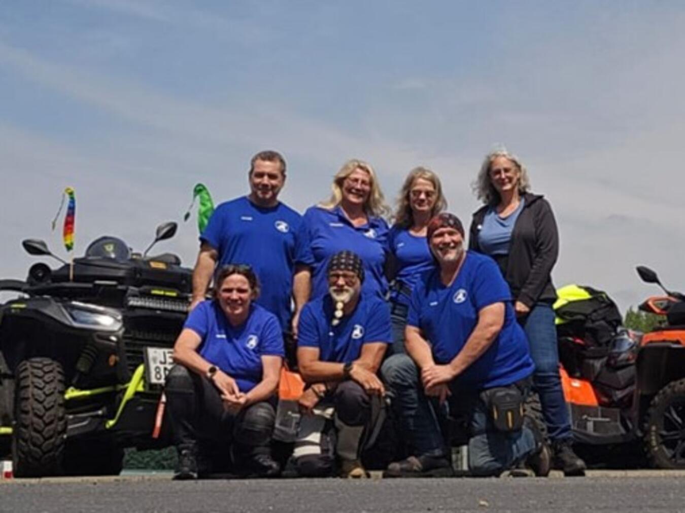 Die Quadkinder Niederrhein laden gemeinsam mit den Black-Pearl-Trikern und den Mitgliedern von Robin Hood zu Rundfahrten über die Straelener Wälle ein.Fotos: privat