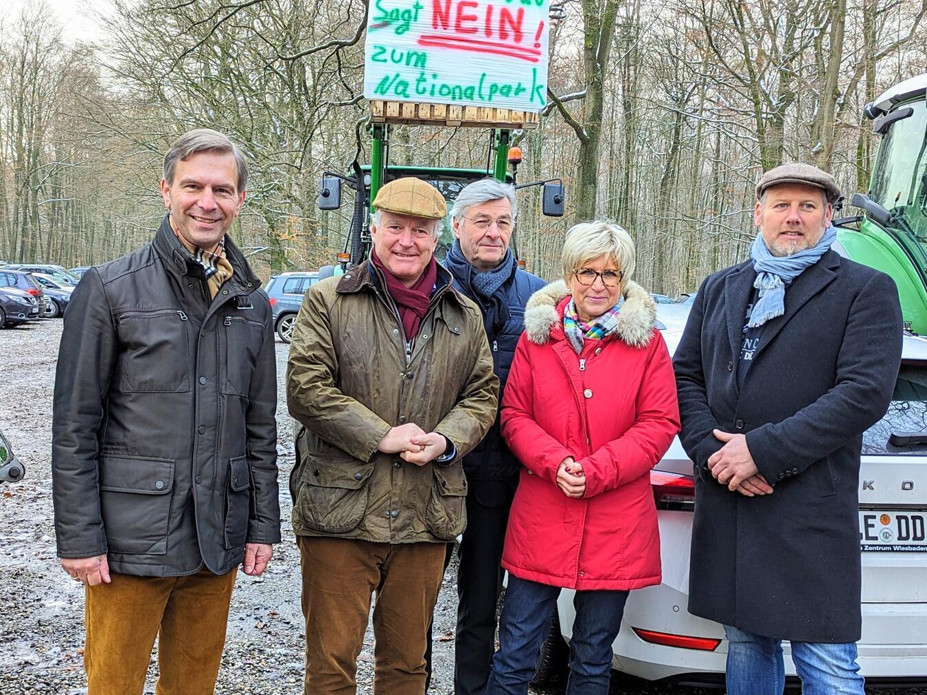 Die Redner der Kundgebung: (v. l.) Stephan Wolters, Max von Everfeldt, Bernhard Conzen, Eva Kähler-Theuerkauf und Michael Seegers.NN-Foto: JK