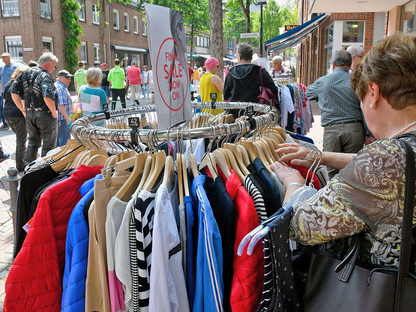 Die Reeser Geschäfte öffnen morgen ab 13 Uhr für ihre Kunden.NN-Archivfoto: Rüdiger Dehnen.