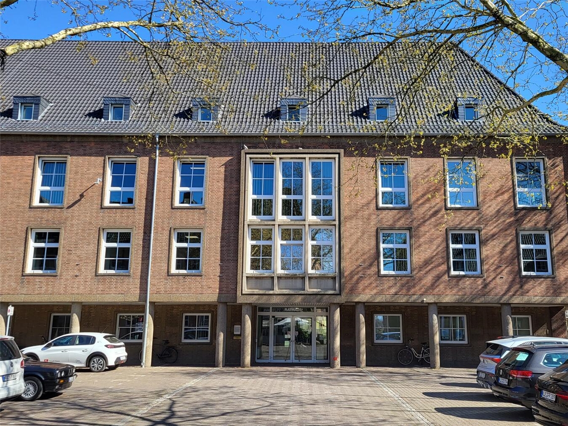 "Das Rathaus der Stadt Rees"