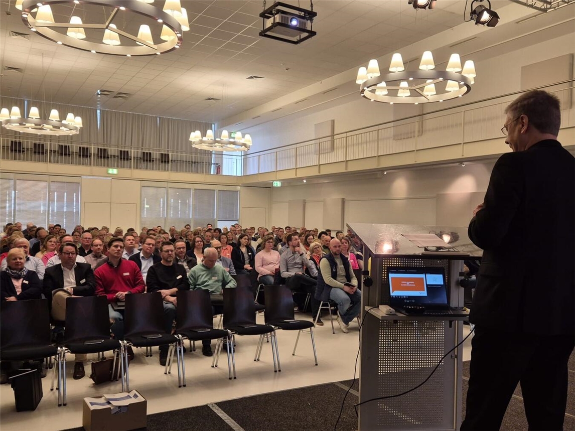 "Weihbischof Dr. Stefan Zekorn begrüßt Kirchenvorstandsmitglieder in Münster, Schulungstreffen, Bischöfliche Pressestelle"