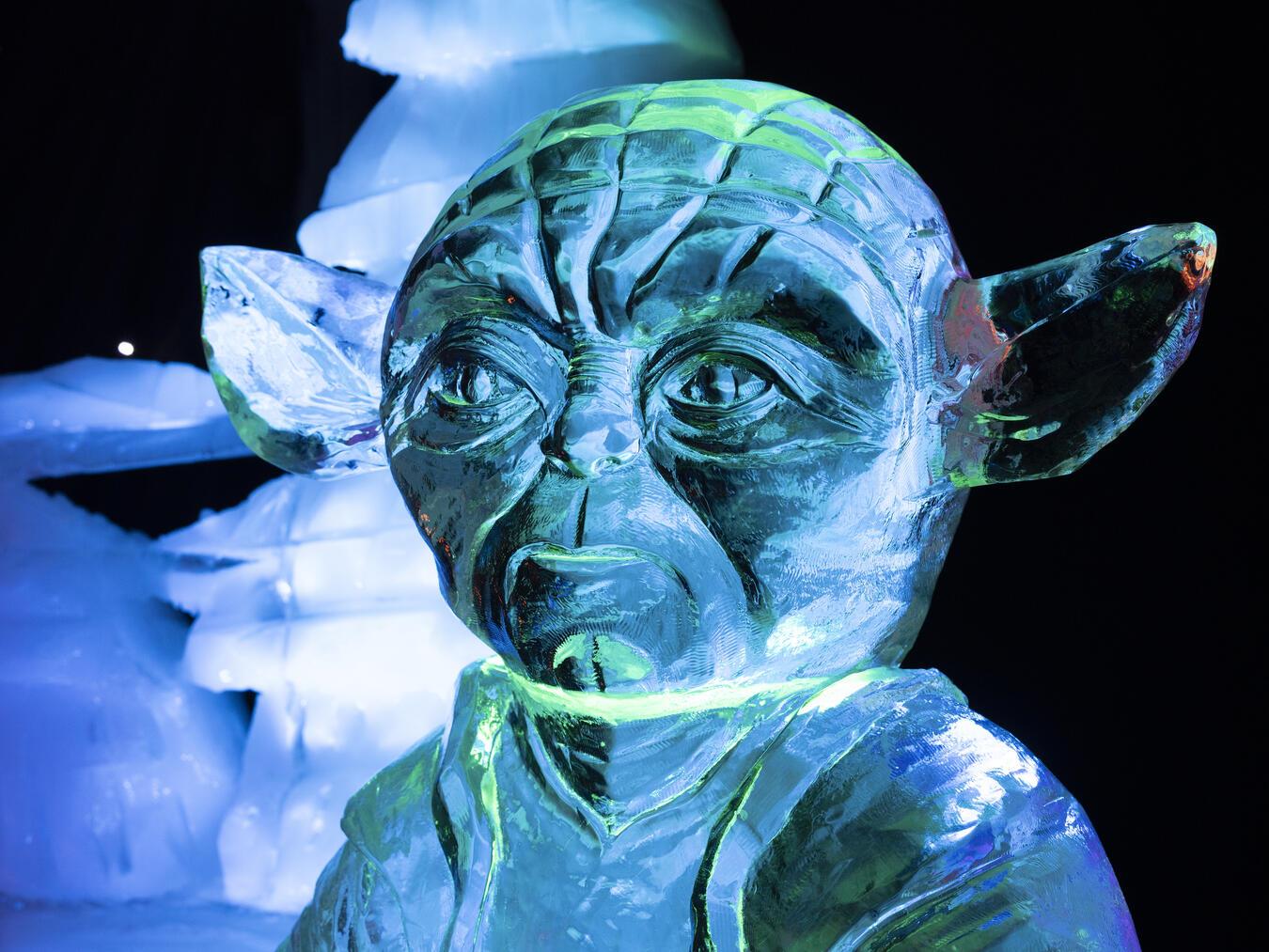 In Biddinghuizen verschmilzt Eiskunst mit Street Art Die Reise führt auch in die Welt der Science-Fiction.