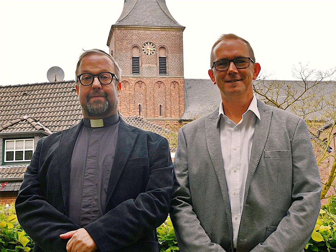 "Bruderschaftsvertreter König Pfarrer Klaus Klein-Schmeink und Minister Thomas Berretz laden zum Fest ein."