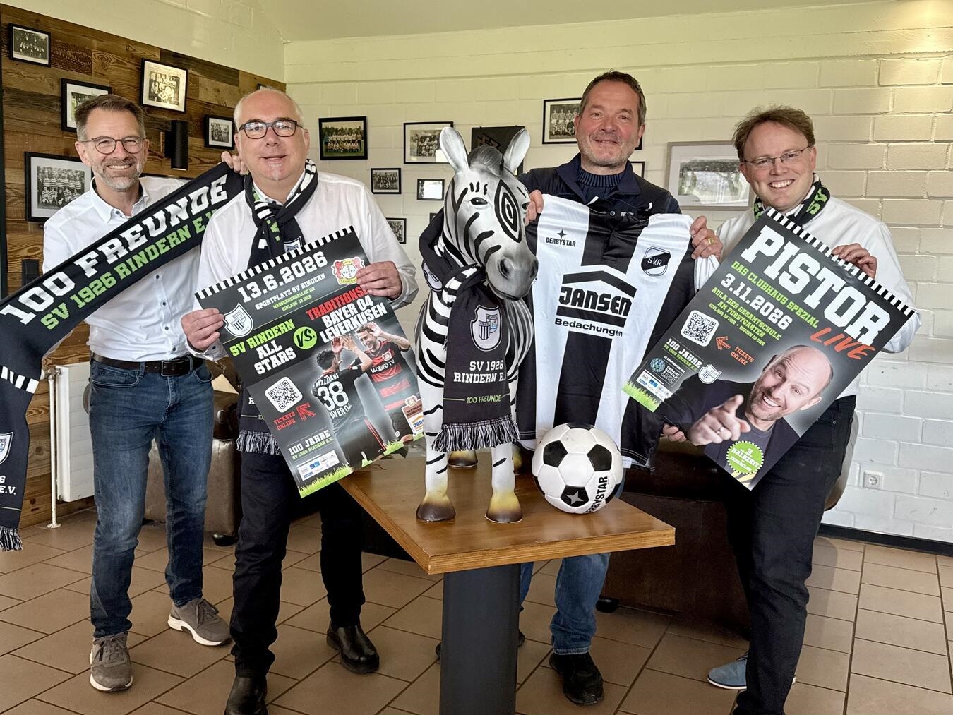 Die Rinderner Vorstandskollegen Markus Kock, Jens Rosmüller, Eric Jansen und Niklas Lichtenberg (v.l.) stellten das Jubiläumsprogramm vor. NN-Foto: SP