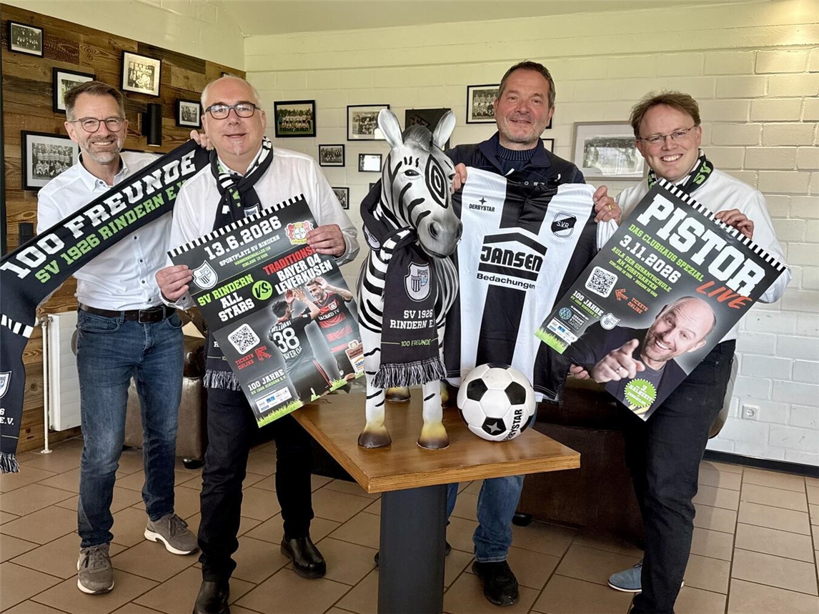 Die Rinderner Vorstandskollegen Markus Kock, Jens Rosmüller, Eric Jansen und Niklas Lichtenberg (v.l.) stellten das Jubiläumsprogramm vor. NN-Foto: SP