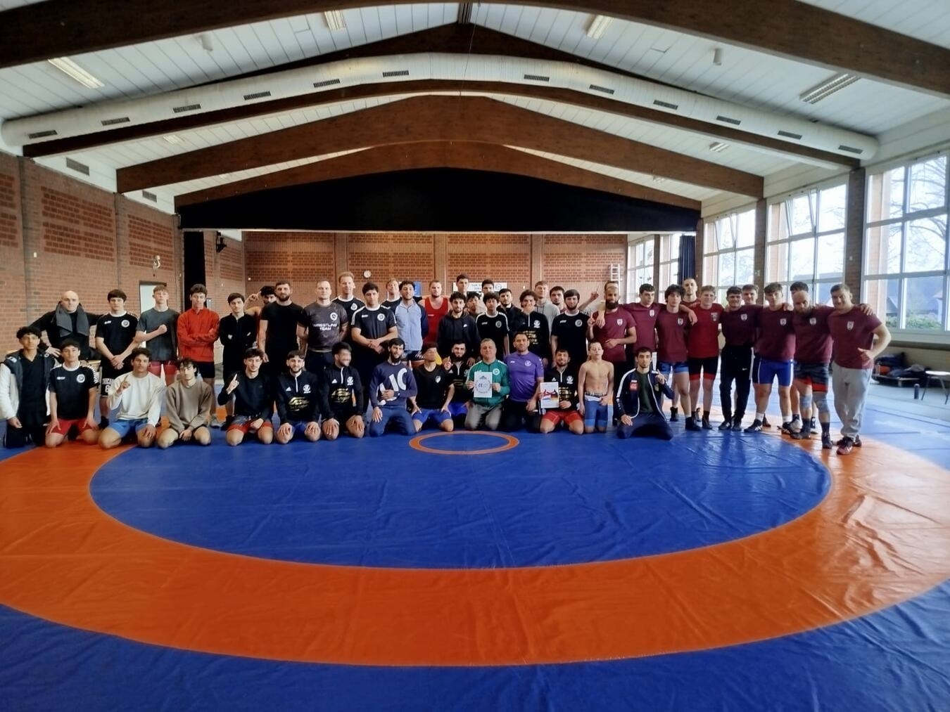 Die Ringer aus Arnheim, Bocholt, Münster, Aachen und Kleve. Foto: DJK Kleve