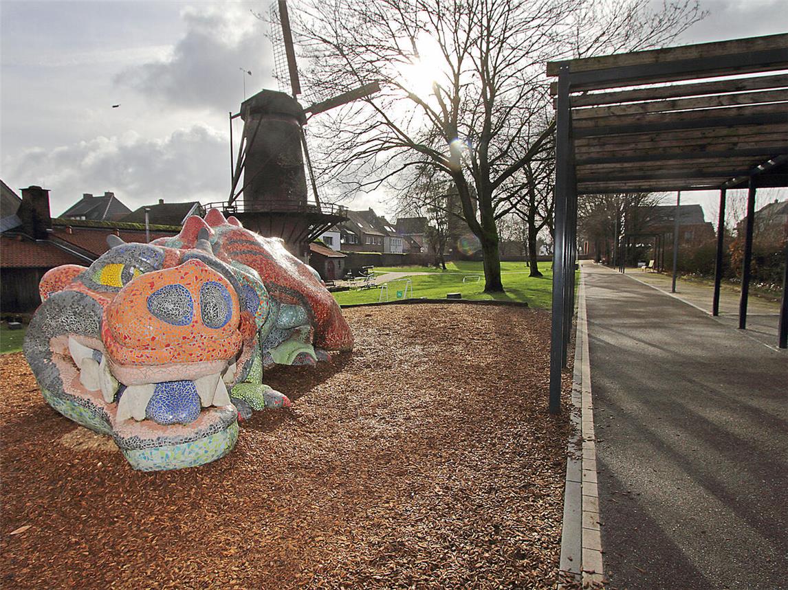 Die Route führt unter anderem durch den Kurpark – vorbei an dem Drachen. NN-Fotos (2): Theo Leie