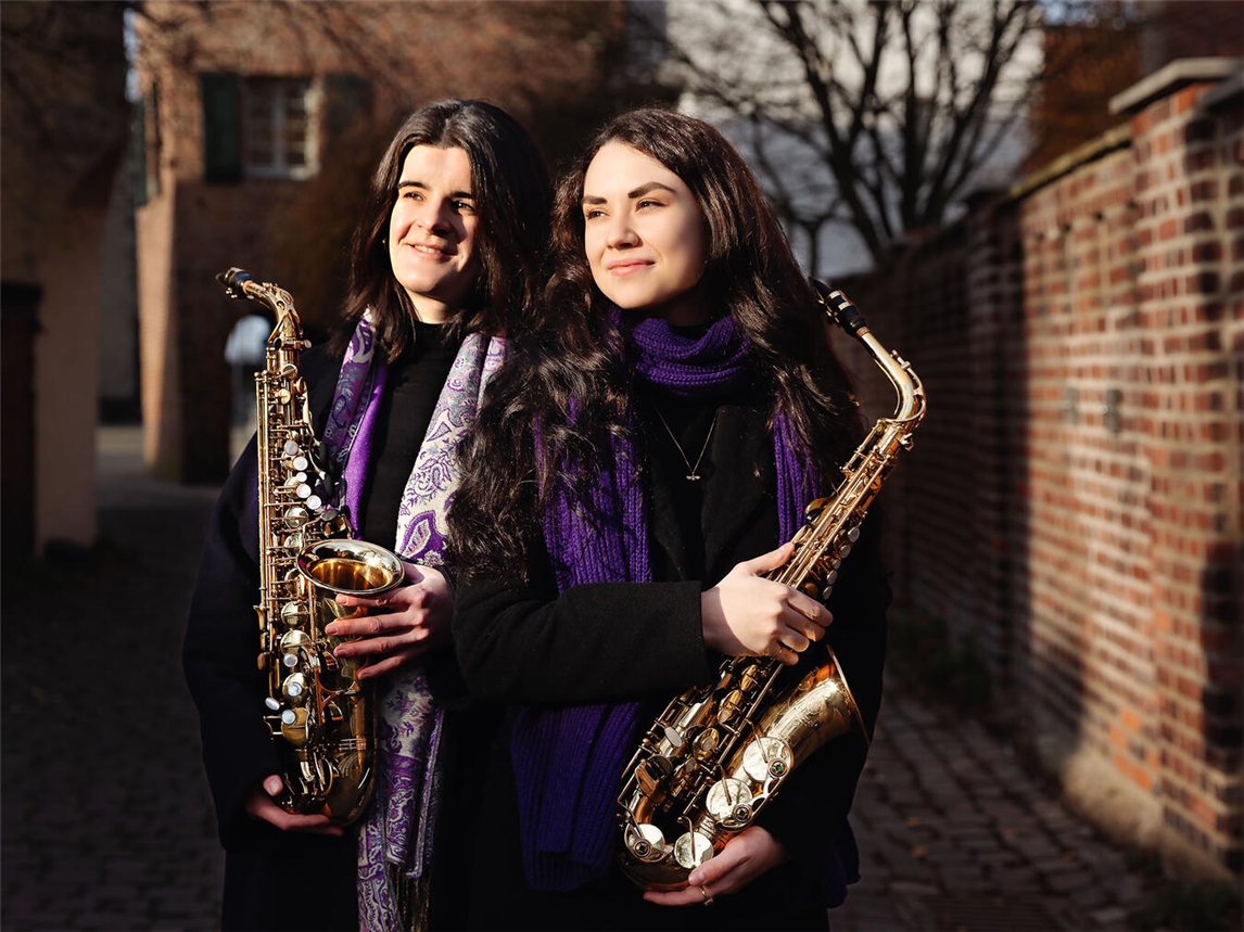 "Natallia Tsymaliova und Laura Sauer spielen Saxophon in Goch, Foto von Lydia Ramos"