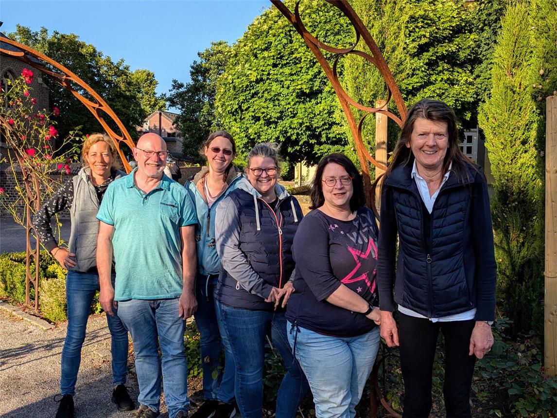 Die Schauspieler (v. l.): Ramona Koenen, Dave Drake, Christine Halmans, Anne Lelie, Andrea Kuypers und Hedwig Planken. Foto: privat