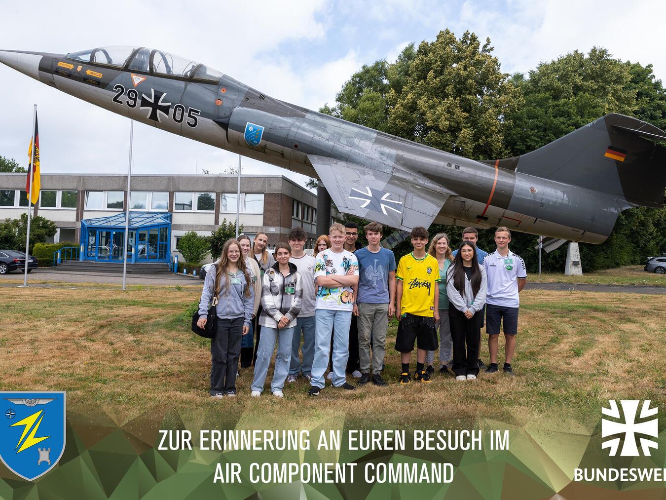 Die Schüler besuchten auch die Bundeswehrkaserne in Kalkar. Fotos (2): Bundeswehr