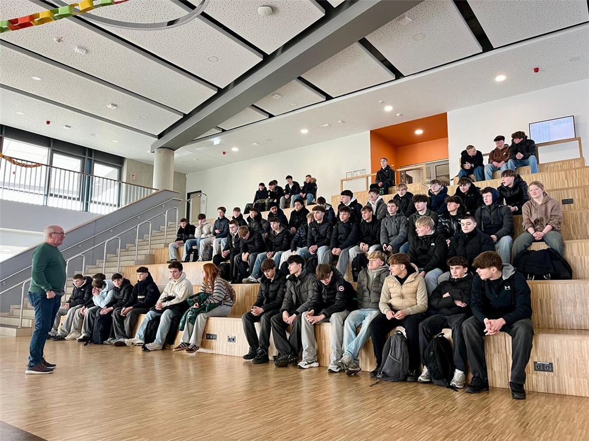 Die Schüler der 10. Klassen der Realschule An der Fleuth konnten sich nun über die Vielfalt der Ausbildungsberufe informieren.Fotos: privat
