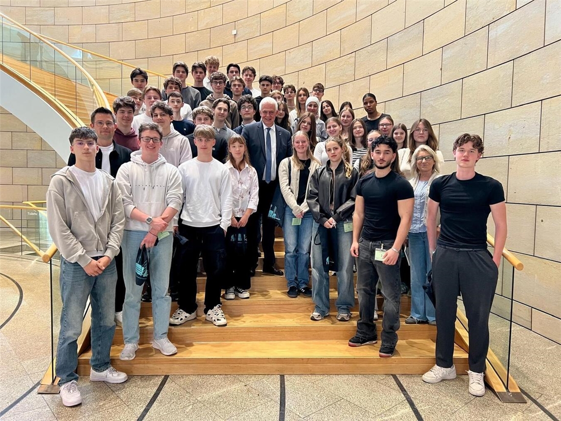 "Schüler der Sowi-Kurse besuchen den Landtag NRW, Foto von Dr. Günther Bergmann"