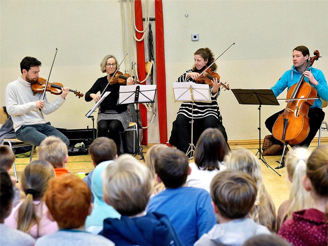 Die Schüler genossen die „live-Musik“ und waren begeistert. NN-Foto: Rüdiger Dehnen
