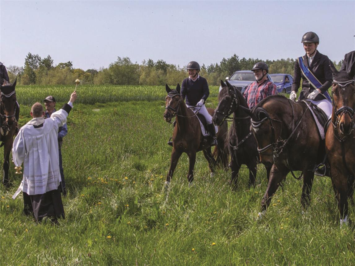Die Segnung mit Pfarrer Sebastian Frye fand am St. Georg Denkmal statt. Foto: PSG St. Georg Kevelaer 