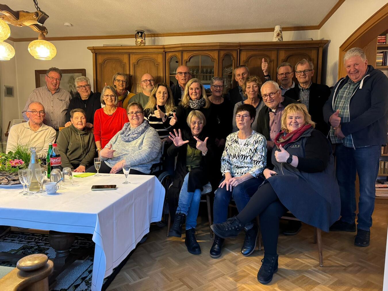 Parkinson-Selbsthilfe: Treffen zum Siebenjährigen Die Selbsthilfe-Gruppe um Andrea Köster (M.). Foto: privat