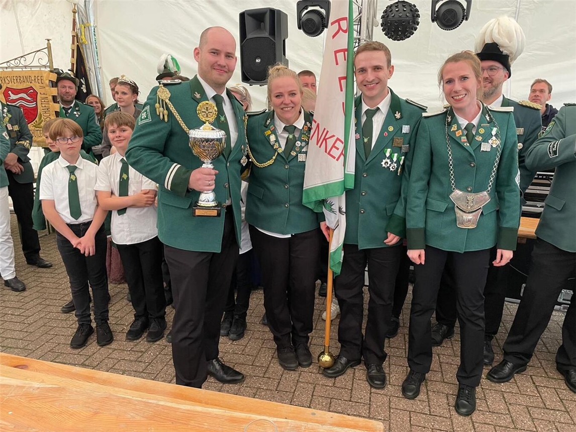 "Sieger St. Aloysius Bergerfurth, Gastgeber Bezirksfahnenschwenken 2024, Schützenverein"