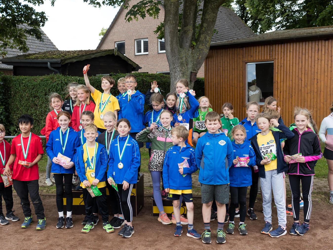 Die Siegerehrung der U12 mit vielen lachenden Gesichtern. Foto: privat