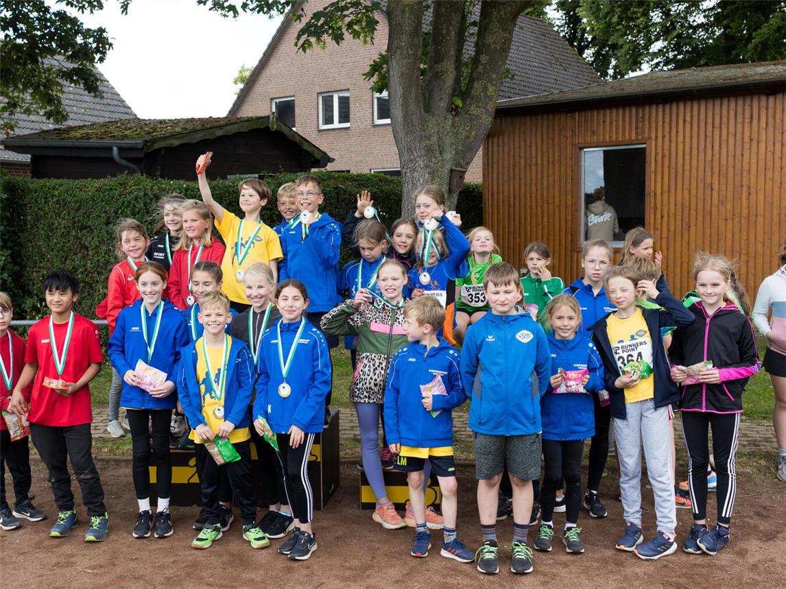 Die Siegerehrung der U12 mit vielen lachenden Gesichtern. Foto: privat