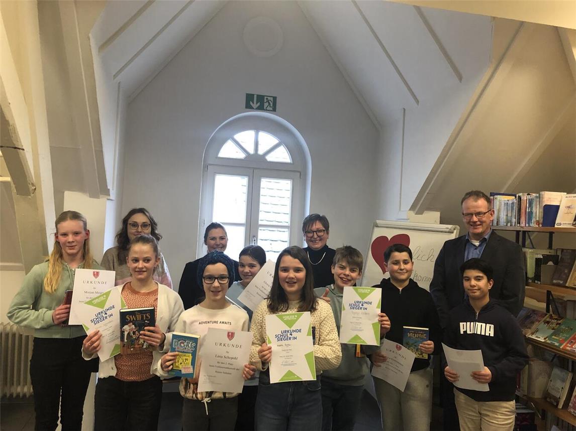 Die Siegerehrung zum Vorlesewettbewerb der Jahrgangsstufe 6 der weiterführenden Reeser Schulen, der in der Stadtbücherei stattfand.Foto: privat