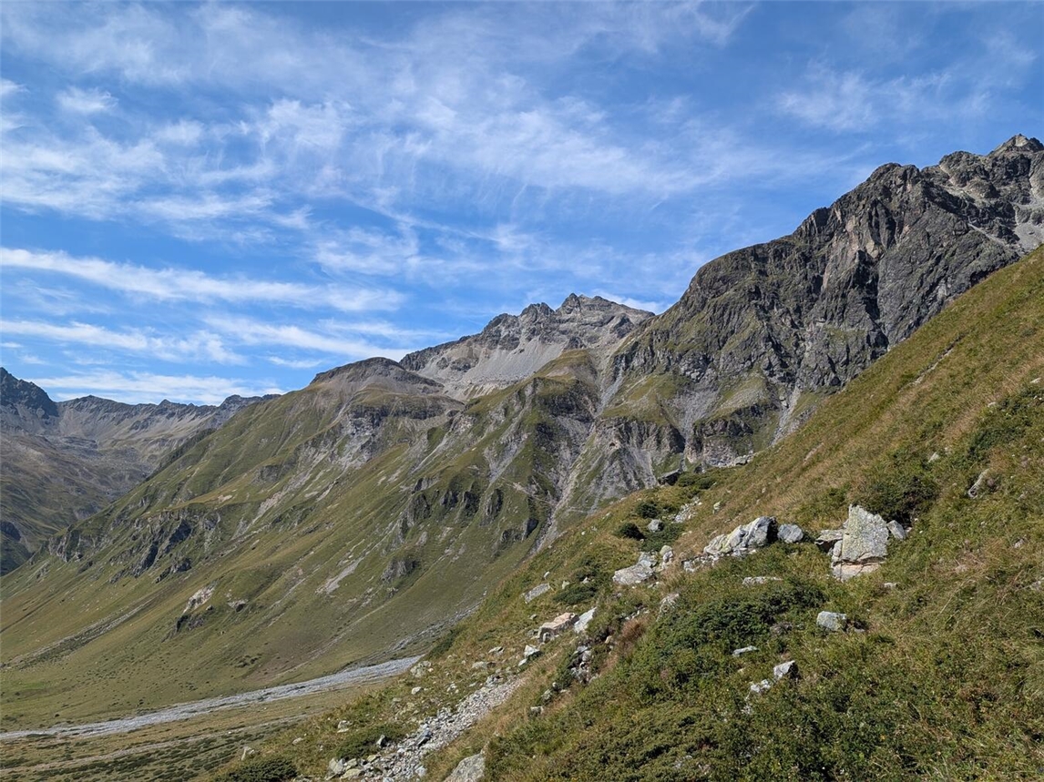 "Silvretta-Runde Bergtour: Ausgesetzte Grate und Gletscher in alpiner Hochgebirgslandschaft"