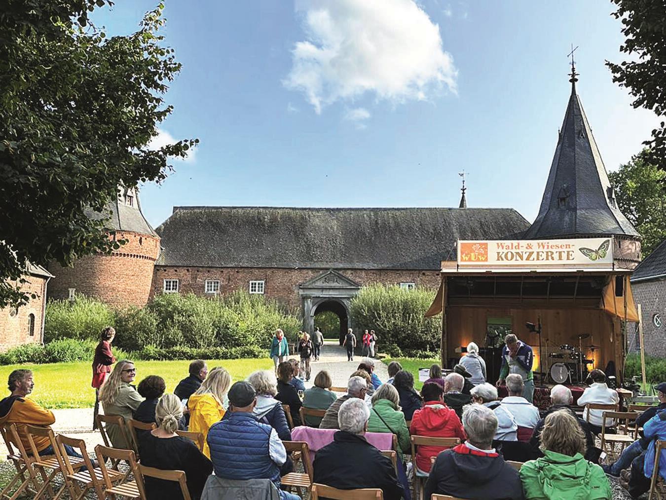 Sommerkonzert in
Gelderner Schloss Haag Die Sommerkonzerte im Schloss Haag erfreuen sich großer Beliebtheit. Foto: Privat