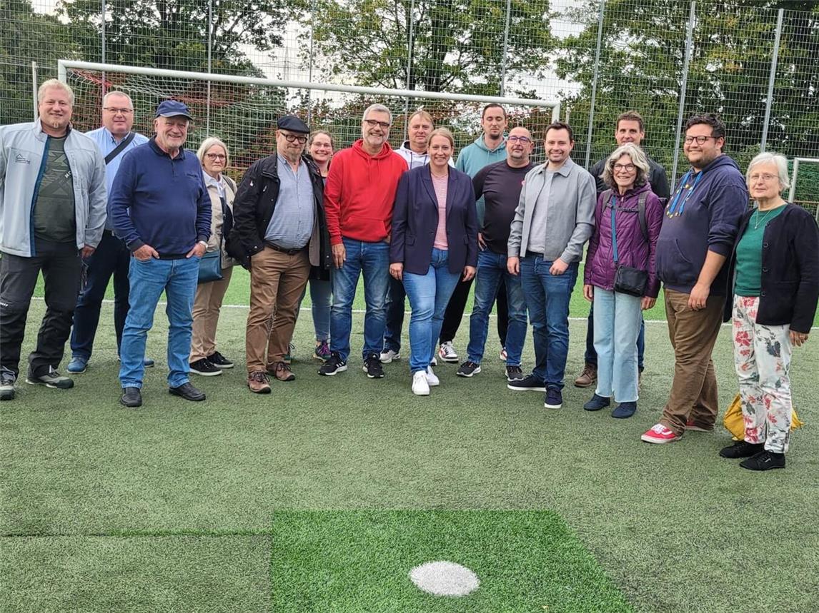 Die SPD-Fraktion zu Besuch auf der Sportanlage am Holländer See. Foto: privat