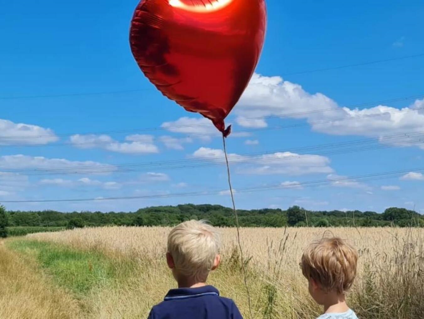 "Spendenübergabe an Stehaufmännchen Niederrhein, Charity-Event"