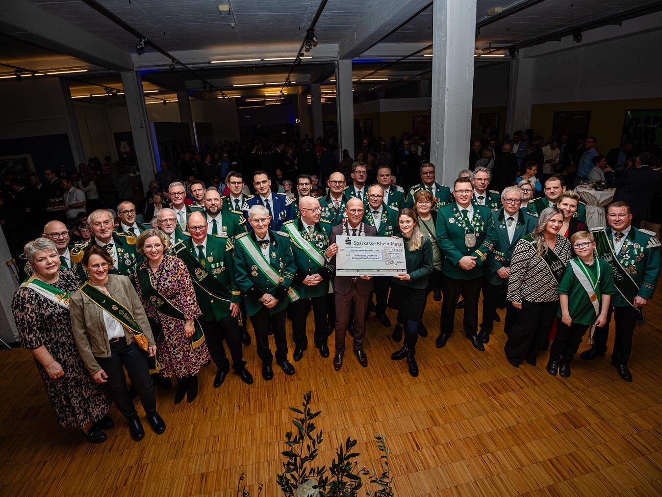 Kriegsgräbersammlung beginnt in Emmerich Die Spendenübergabe zur Sammlung 2023 fand zu Beginn des Jahres statt. Foto: Axel Breuer
