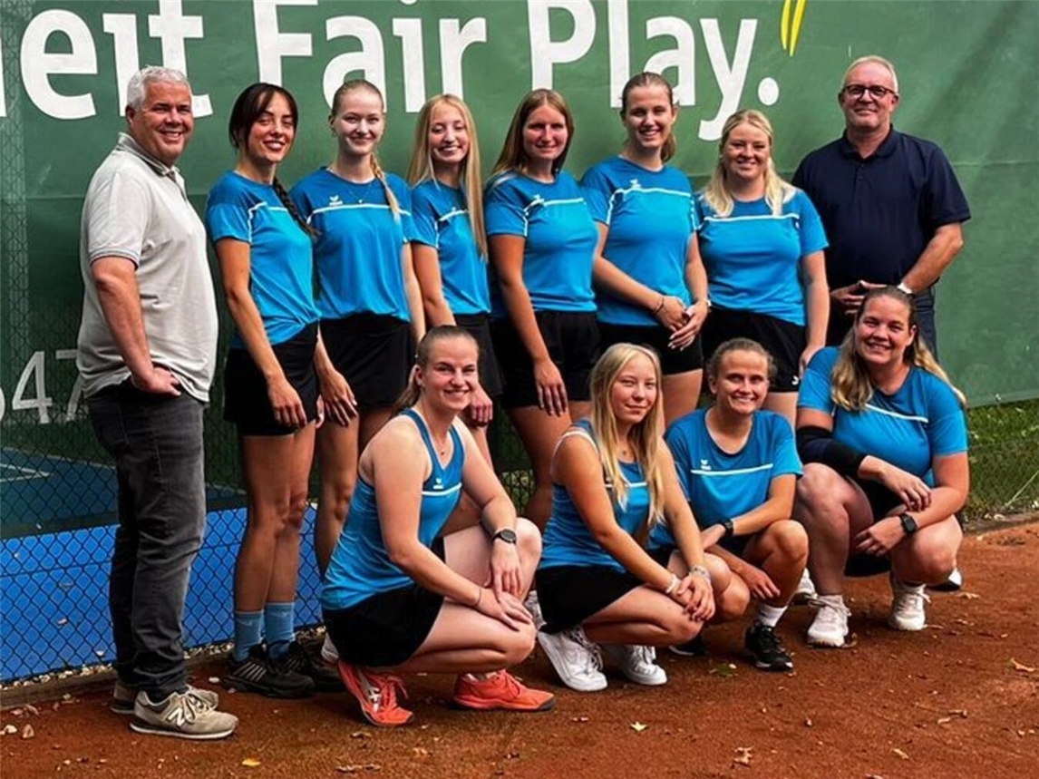 Die Sportlerinnen mit ihren Unterstützern. Foto: privat