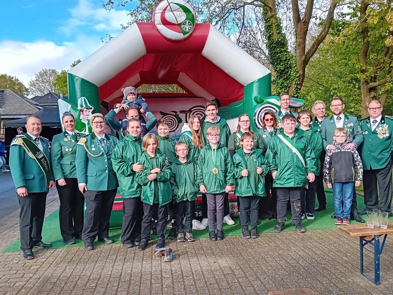 Die St.-Sebastian-Schützen beim Bezirksjungschützentag in Hüthum. Foto: privat