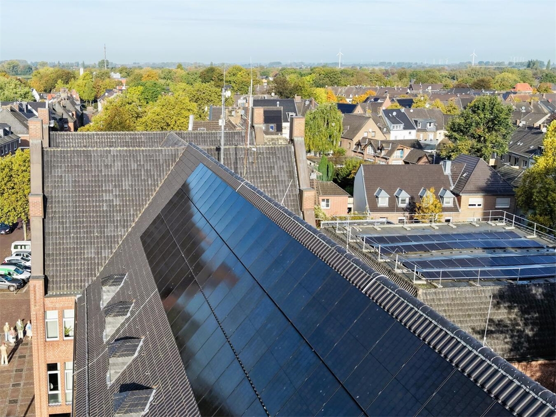 "Rathaus Rees mit Solaranlage 37,38 kWP und Batteriespeicher für Sonnenstrom, nachhaltige Energieversorgung"