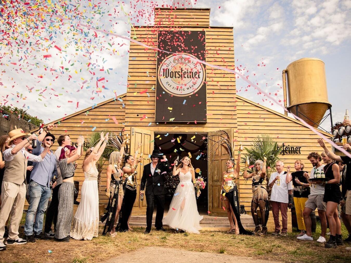 Die standesamtliche Festivalhochzeit sorgt seit der ersten Parookaville-Edition für besonders emotionale Glücksmomente. Anlässlich des zehnten Jubiläums suchen die Veranstalter von Parookaville ein Traumpaar für Deutschlands einzige rechtskräftige Festivalhochzeit.Foto: Biesen Photography by Sebastian Biesen