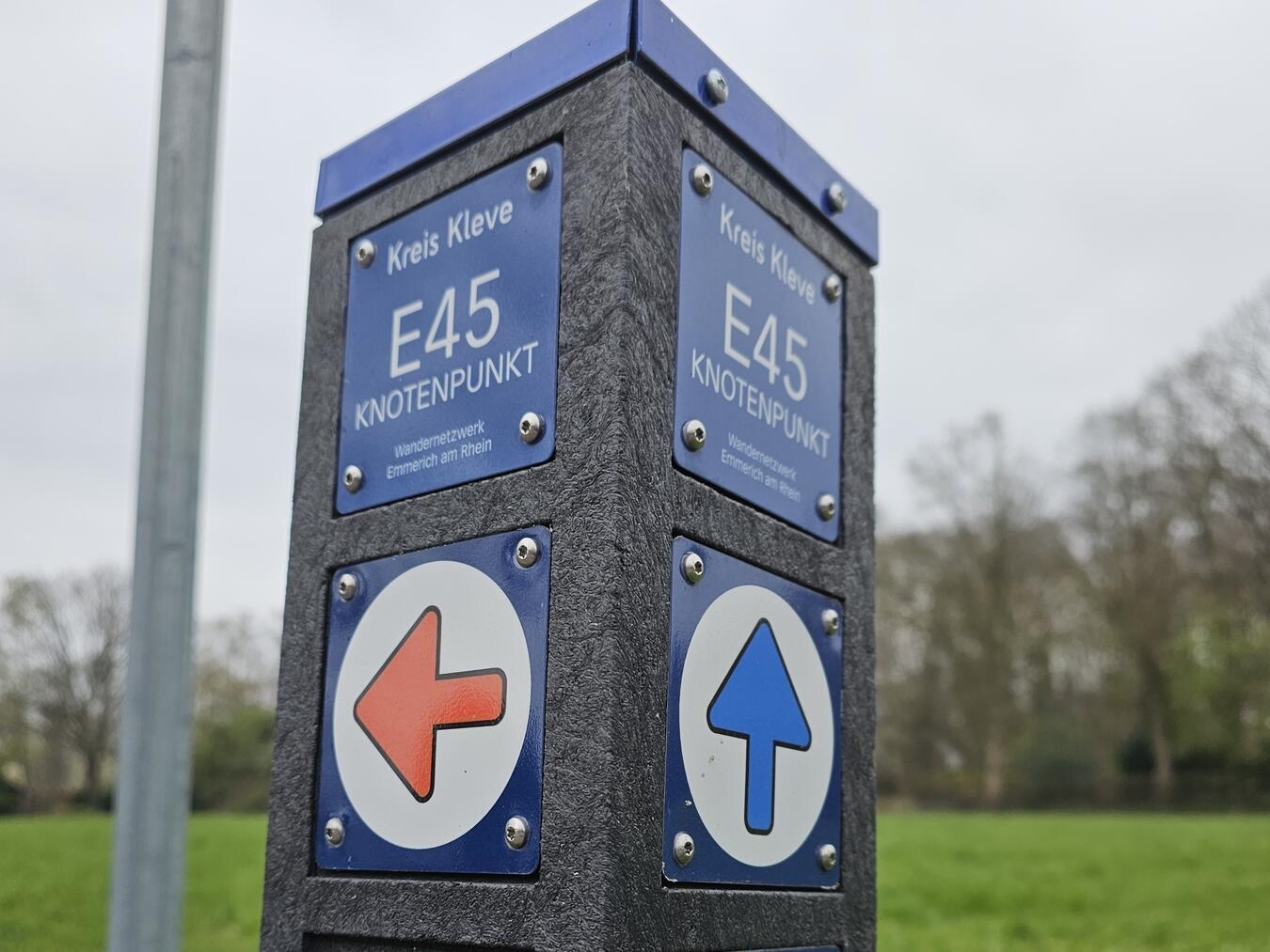 "Stelen im Wanderknotennetzwerk zur Wegweisung, Foto von Thomas Langer"