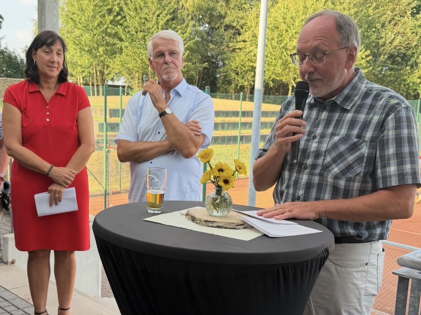 "Stellvertretende Bürgermeisterin Monika Lemmen mit Stadtsportverband Straelen bei Begrüßung der Gäste."
